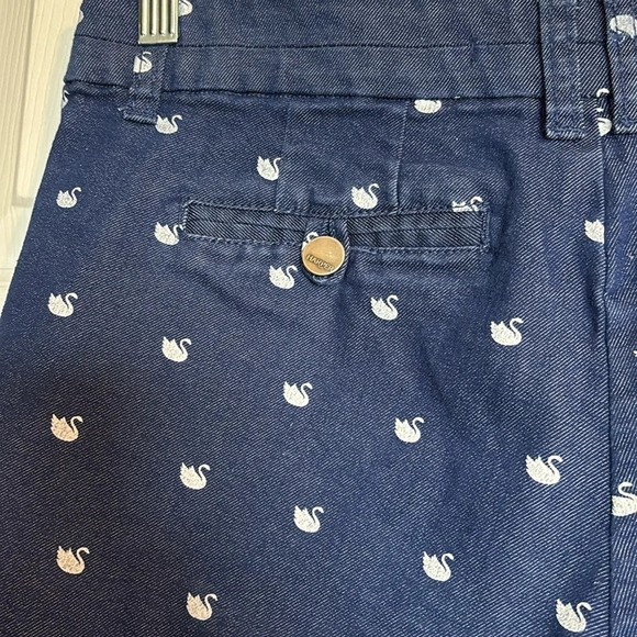 Harper women’s blue and white swan print shorts size medium - Picture 7 of 9